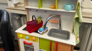 Eine Spielküche in den Räumen des Kinderpflegedienstes in Wittlich.
