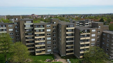 Ulm zählt zu den Städten mit einem sehr engen Wohnungsmarkt. Die Nachfrage übersteigt das Angebot bei weitem. Dies wirkt sich auf die Miete der vergangenen Jahre aus. Die Mietpreisbremse hat da offenbar wenig geholfen. Es gibt zahlreiche Verstöße bei Wohnungsangeboten. (Symbolbild)