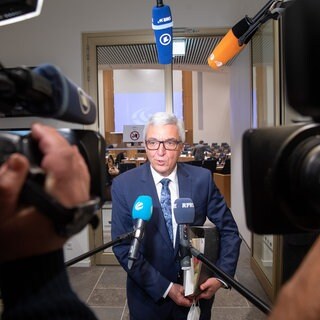 Innenminster Roger Lewentz (SPD) nach seiner Aussage im Untersuchungsausschuss des Landtags von Rheinland-Pfalz zur Flutkatastrophe