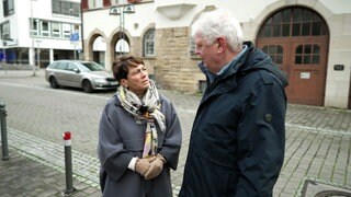 Sonja Faber-Schrecklein im Gespräch mit dem Hedelfinger Ortshistoriker Michael Wißmeyer