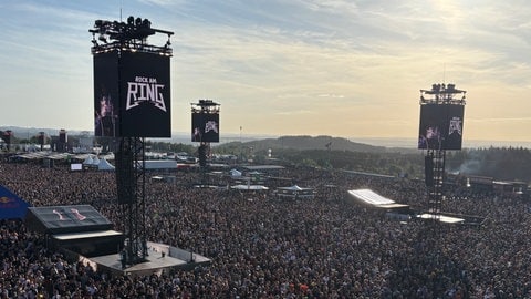 Die Utopia Stage ist vor dem Finale von Rock am Ring 2026 voll