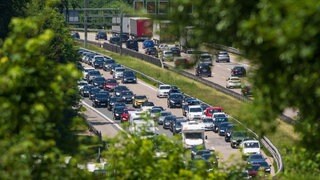 Stillstand in der Sommerhitze: Stau zum Ende der Pfingstferien auf der A8 in Bayern