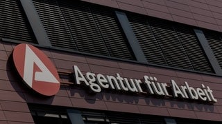 Blick auf die Agentur für Arbeit. Langzeitarbeitslose in BW sollen wieder in den Arbeitsmarkt integriert werden und Jobs finden und so zurück in die Beschäftigung kehren.