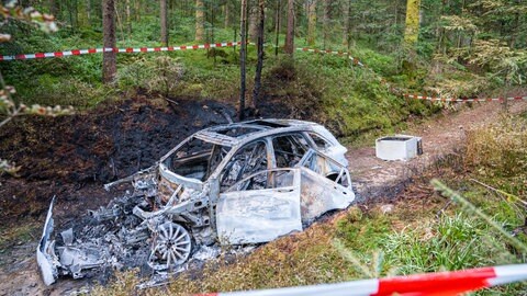 Tresor und Auto ausgebrannt in Wald bei Forbach