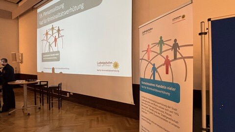 Der Rat für Kriminalitätsverhütung hat in Ludwigshafen informiert, wie man sich vor digitaler Gewalt schützen kann.