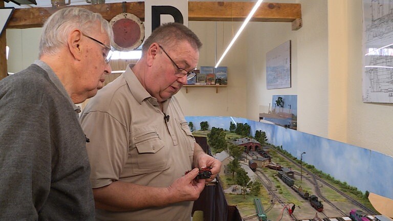 Die zwei von der Modellbahn: Dietmar Pohl und Lothar Linhart. 