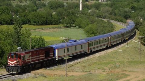 Zug und Minarett – mit dem Transasia-Express bei Malatya