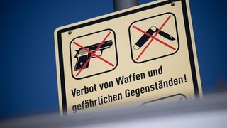In Stuttgart wird die Waffenverbotszone in der Innenstadt verlängert. (Symbolbild)