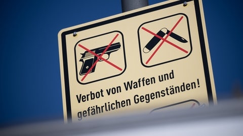 In Stuttgart wird die Waffenverbotszone in der Innenstadt verlängert. (Symbolbild)
