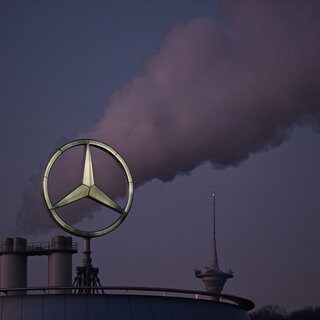 Mercedes-Benz will einem Medienbericht zufolge bei den Arbeitskosten in