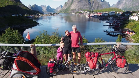 Familie mit Rädern im Urlaub