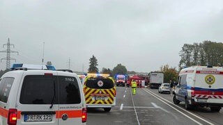 Rettungskräfte auf der B31 West