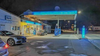 Die Tankstelle in Sulzfeld. Auch sie wurde überfallen? Ist der Täter auch für Überfälle auf Tankstellen im Kreis Heilbronn verantwortlich?