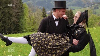 Natascha und Ulrich in Trachtenkleidung