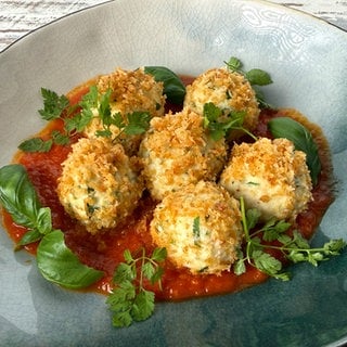 Quarkbällchen mit Tomatensoße
