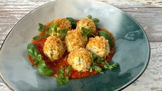 Quarkbällchen mit Tomatensoße