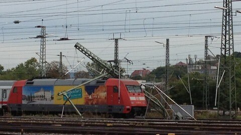 Der entgleiste Zug riss die Oberleitung herunter