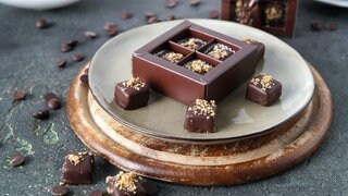 Mokka-Marzipan-Praline mit Kaffeestreuseln