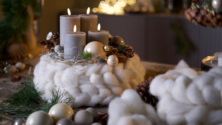 Adventskranz mit Wolle