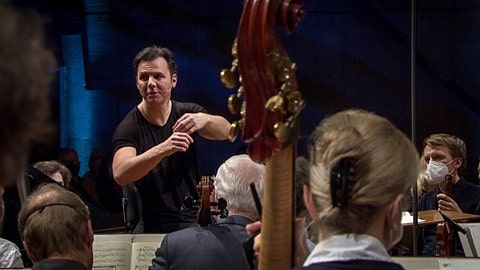 Teodor Currentzis probt mit dem SWR Symphonieorchester proben