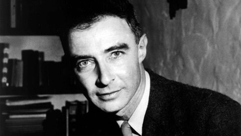 Robert J. Oppenheimer studierte auch in Deutschland. Nach der Machtergreifung der Nazis ging der Physiker in die USA und spielte da eine wichtige Rolle bei der Entwicklung der Atombombe. (Archivbild aus dem Jahr 1942).