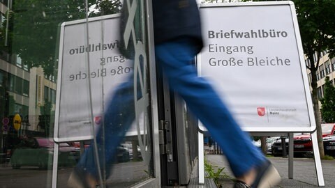In Rheinland-Pfalz werden bei den Europa- und Kommunalwahlen mehr Menschen per Brief wählen als vor fünf Jahren.