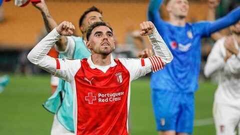 Kapitän Ricardo Horta feiert nach Abpfiff den Einzug ins Halbfinale