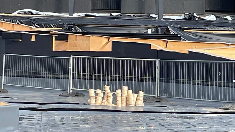 Bei den Bregenzer Festspielen laufen die Arbeiten: Am Bodensee entsteht das Bühnenbild für die Oper "La traviata".