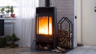 Kamin in einem Wohnzimmer