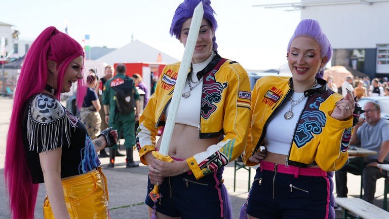 Cosplays der Figuren Mira und Rumi.