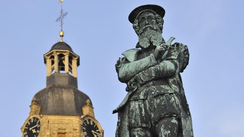 Statue des flämischer Kartographen Gerardus Mercator, Erfinder der nach ihm benannte Mercator-Projektion der Weltkarte, in Rupelmonde, Belgien.