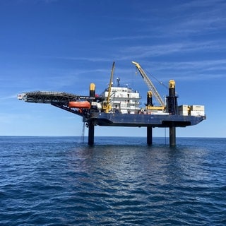 Schwimmende Bohrplattform