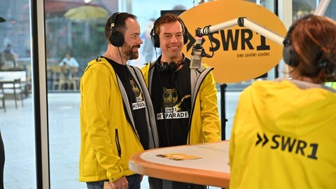 Da freuen sich aber Zwei auf ihre Hitparaden-Schicht!