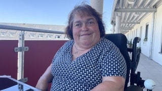 Esther Junghanns leidet an Zerebralparese. Sie ist gelähmt und ständig auf den Eletrorollstuhl angewiesen.