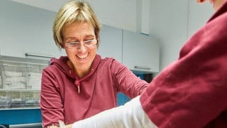 Warum immer mehr Tierhalter in Rheinland-Pfalz Hilfe brauchen und sich ihr Haustier nicht mehr leisten können. Wir haben mit der Tierärztin Christine Scotland aus Kaiserslautern gesprochen.
