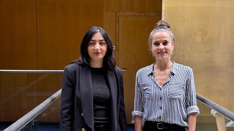 Reem Alabali Radovan, Bundesentwicklungsministerin und Sarah Beham, ARD-Hauptstadtkorrespondentin