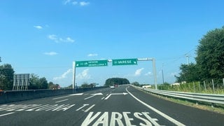 Auf der Autostrada 8 zwischen Mailand und Varese in Italien