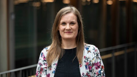 Porträtfoto von Christin Hartard