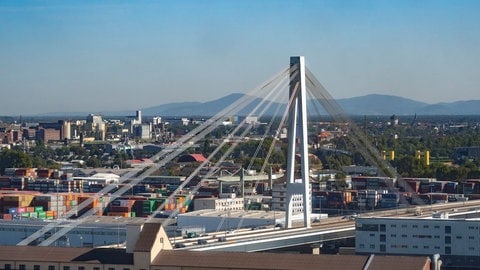 Die Kurt-Schumacher-Brücke zwischen Mannheim und Ludwigshafen