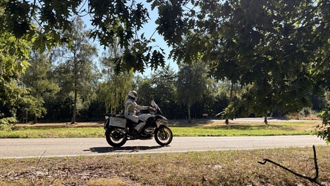 Malteser sensibilisieren Motorradfahrer in Johanniskreuz.