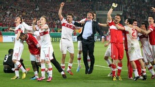 Der VfB Stuttgart bejubelt den Halbfinalsieg 2013 gegen den SC Freiburg