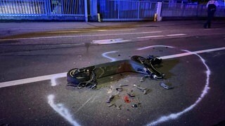 Bei einem Unfall mit einem Lkw ist ein E-Scooter-Fahrer in Heilbronn gestorben.