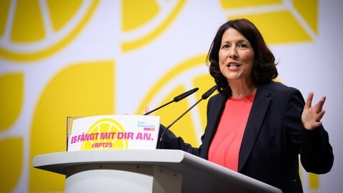 Daniela Schmitt, Landesvorsitzende der FDP Rheinland-Pfalz, spricht beim 76. Ordentlichen Bundesparteitag der FDP am 17.5.2025.   