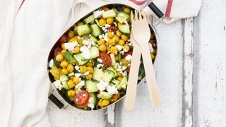 Gurken-Feta-Kichererbsensalat