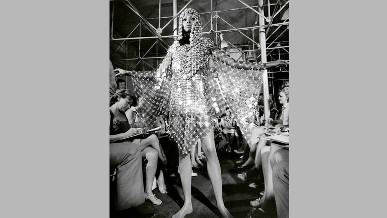 Modenschau von Paco Rabanne in seiner Boutique in Paris, 1968