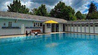 Stammgäste im einzigen Damenbad in Deutschland, dem Freiburger Lorettobad, freuen sich auf die Saison 2026