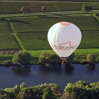 Heißluftballon über der Mosel