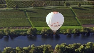 Heißluftballon über der Mosel