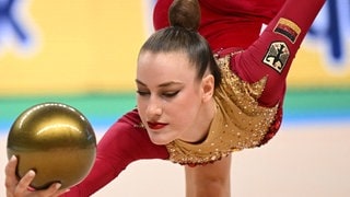Darja Varfolomeev gewinnt EM-Gold mit dem Ball und mit dem Band