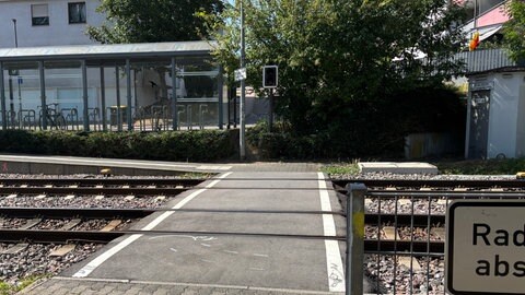 Der Bahnübergang bei Leingarten: Hier passierte das tödliche Unglück